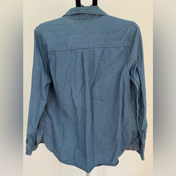 Old Navy Classic Denim Button-Up Shirt | Size Large | Timeless Everyday Style - Picture 2 of 3